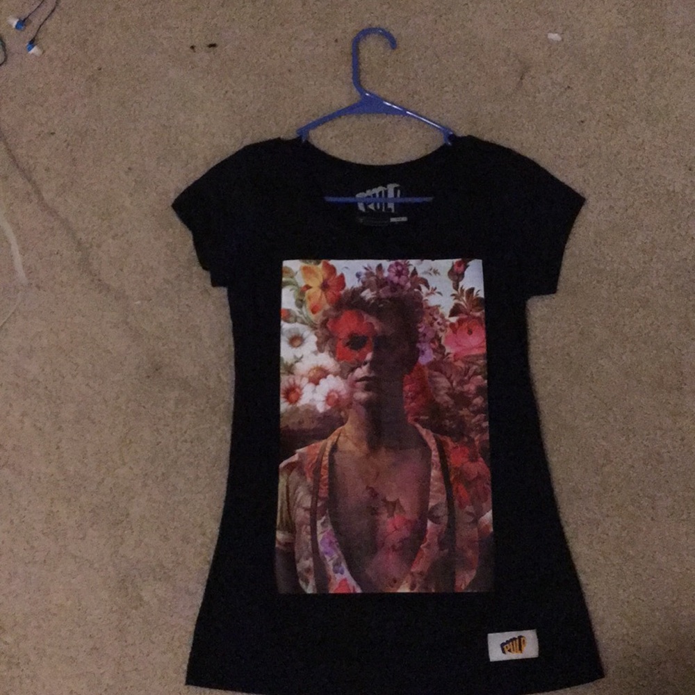 Troy Sivan shirt